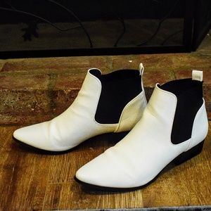 Qupid Kitten Heel Chelsea Boots